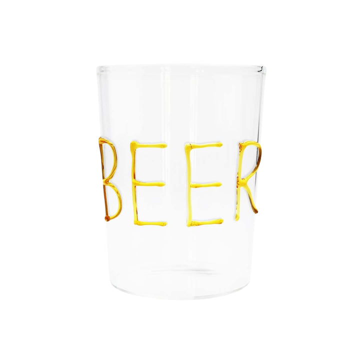 Bicchiere di birra con scritta beer oro su sfondo bianco.