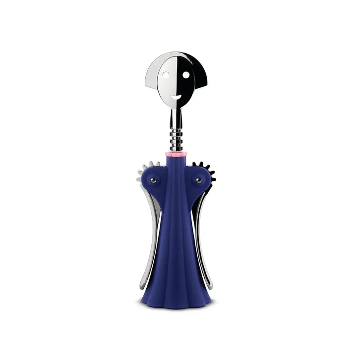 Cavatappi a forma di donna con vestito blu e testa cromata ambiente