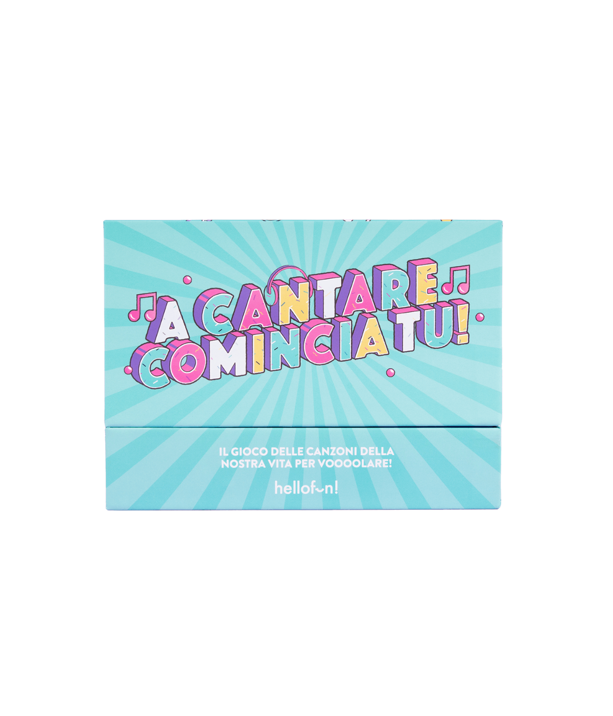 Scatola azzurra gioco da tavolo con scritta colorata A Cantare Comincia tu. Sfondo bianco.