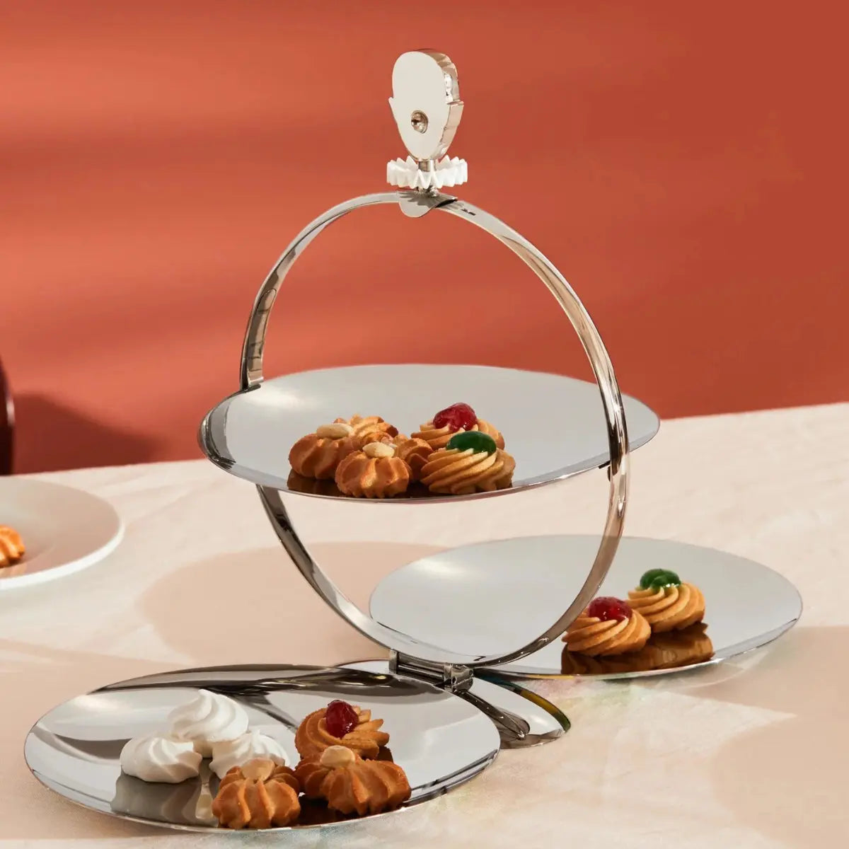 Alzata per dolci pieghevole in acciaio a forma di pagliaccio tondo con biscottini