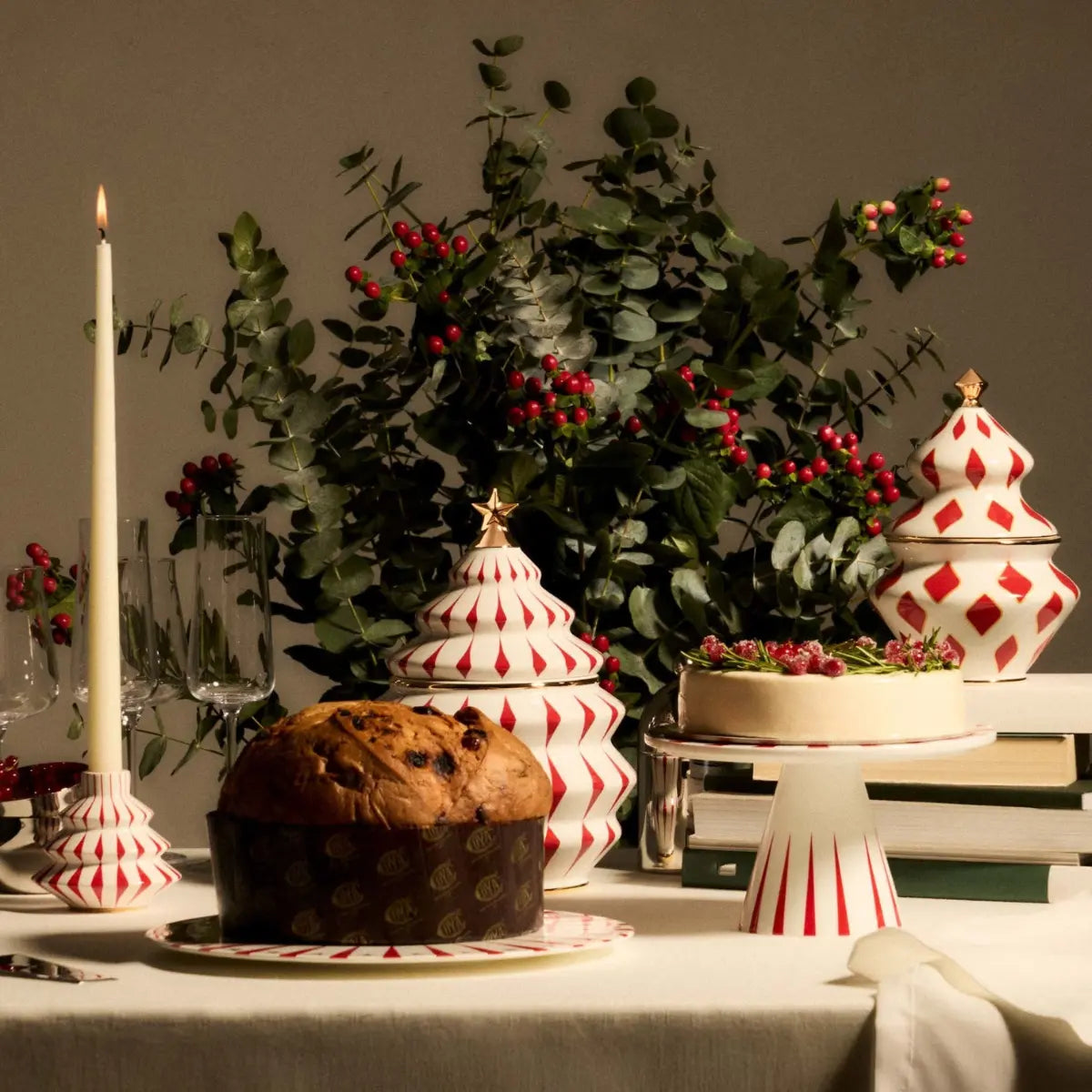 Delight Serving stand Alessi