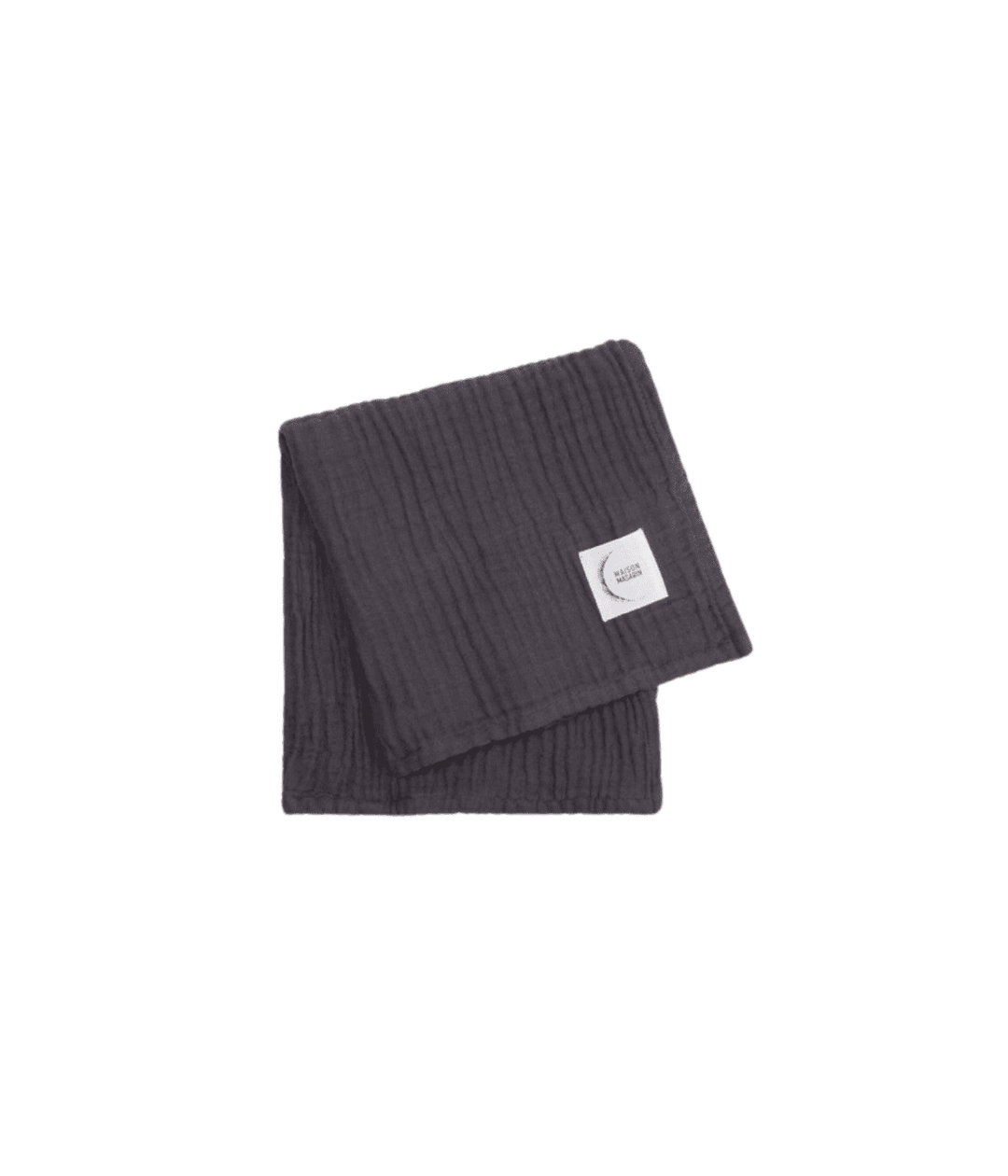 Asciugamano blu scuro piegato in garza di cotone. Inserto marchio Maison Masarin. Sfondo bianco.