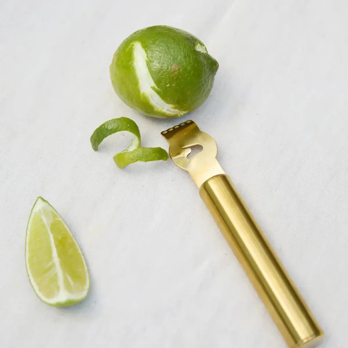 Bertie Barware Set con accessori da cocktail dorati