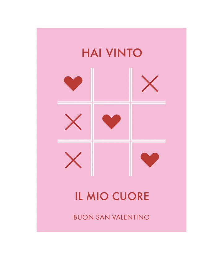 Biglietto rosa con disegno gioco tria con cuori e x rosse, scritta hai vinto il mio cuore rossa.
