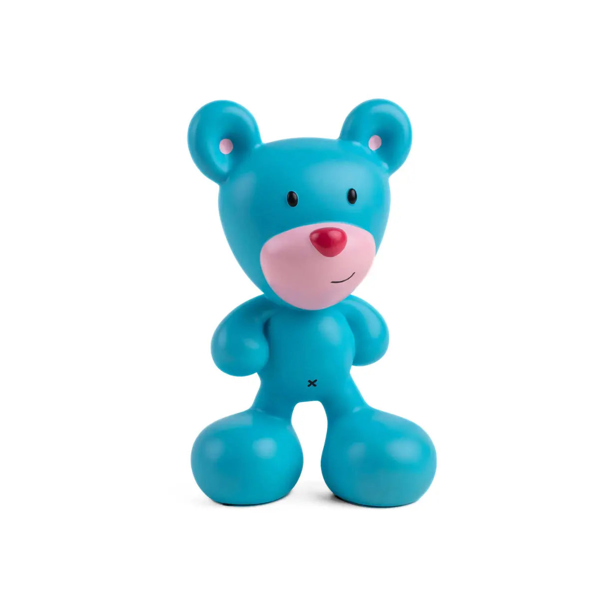 Art toy Blue Bear realizzato in collaborazione con Inbetweeners. La scultura è a forma di un orsetto blu