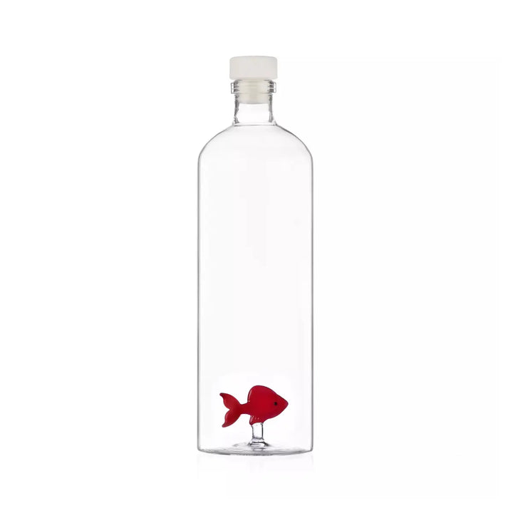 La bottiglia della collezione Animal Farm di Ichendorf nella versione con il pesce rosso 