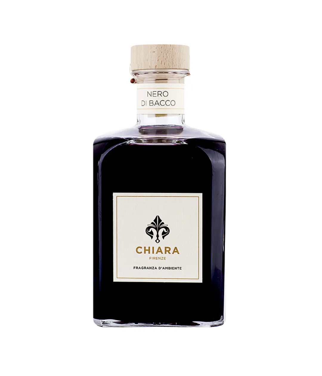 Una bottiglia in vetro trasparente con fragranza viola. Etichetta Chiara Firenze, Sfondo bianco