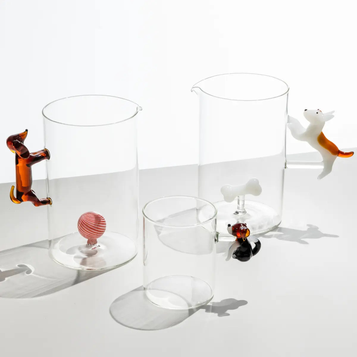 Le due brocche della collezione Dogs di Ichendorf e una tazza