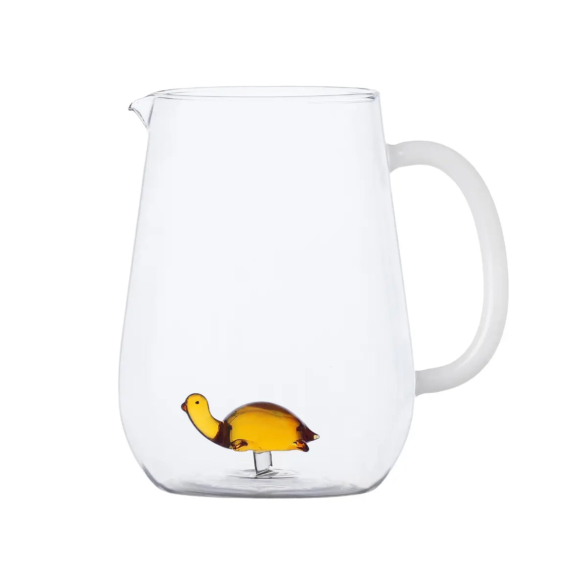 Brocca di vetro trasparente con al centro una tartaruga modellata a lume in vetro gialla