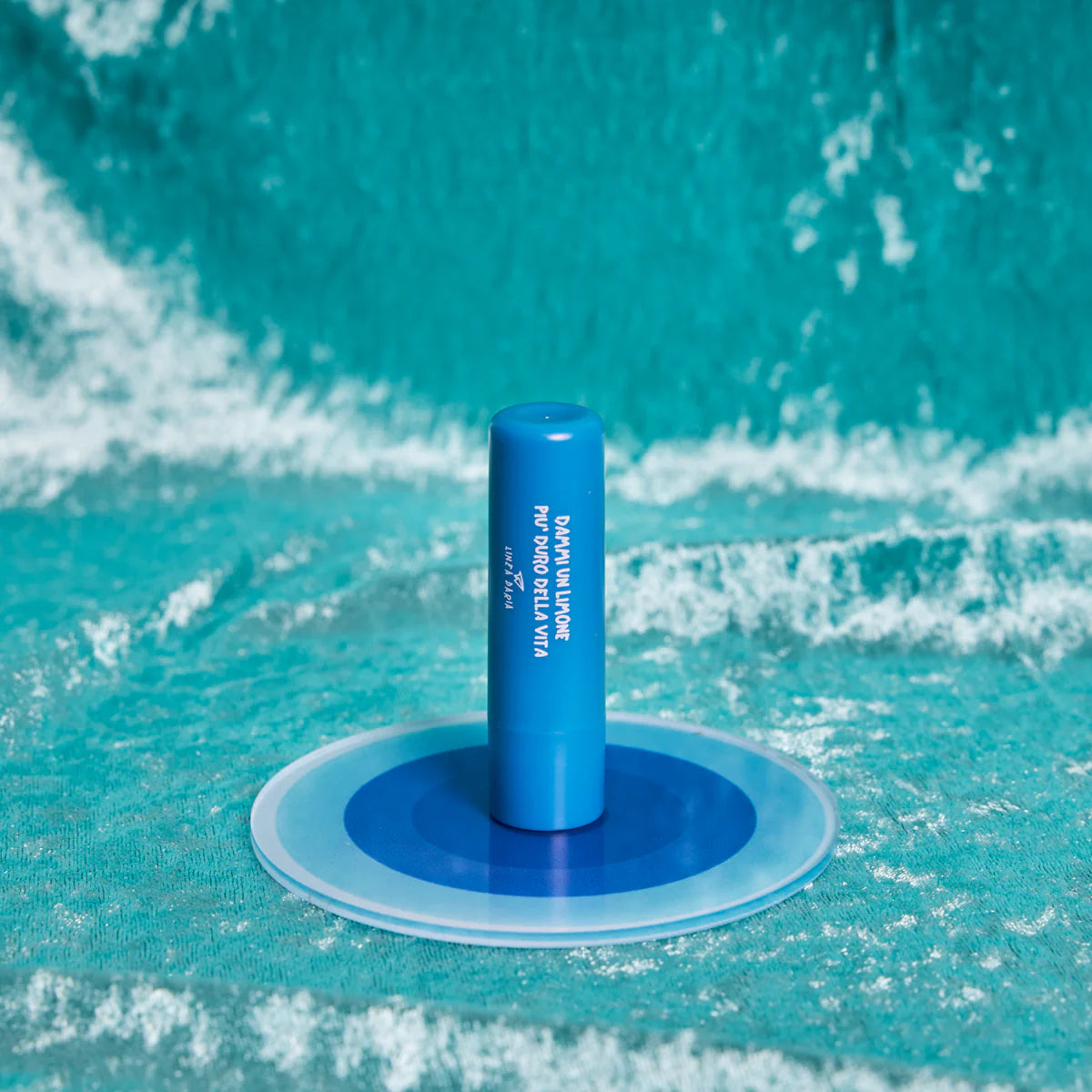 Burrocacao di Line Daria con la scritta "Dammi un limone più duro della vita"