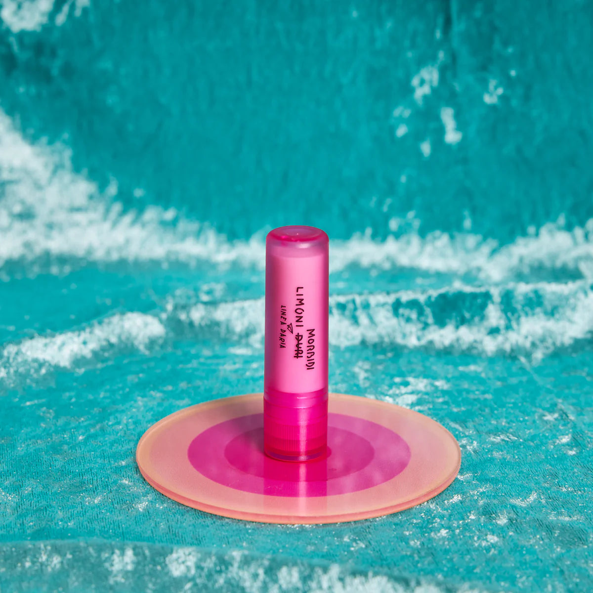 Burrocacao di Line Daria nella versione fucsia con la scritta "Limoni Morbidi"