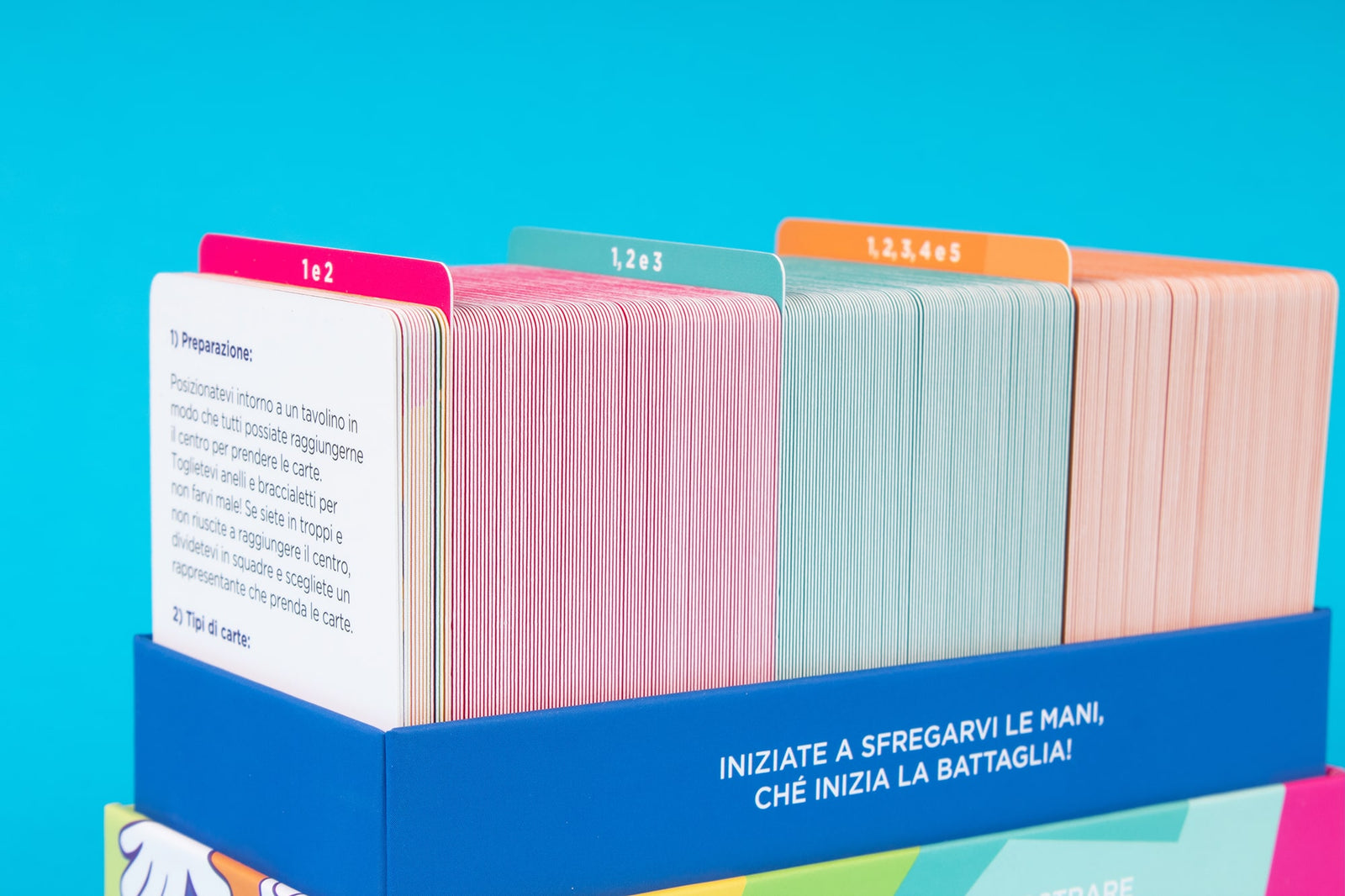 Carte da gioco, gioco da tavolo carte colorate su sfondo azzurro