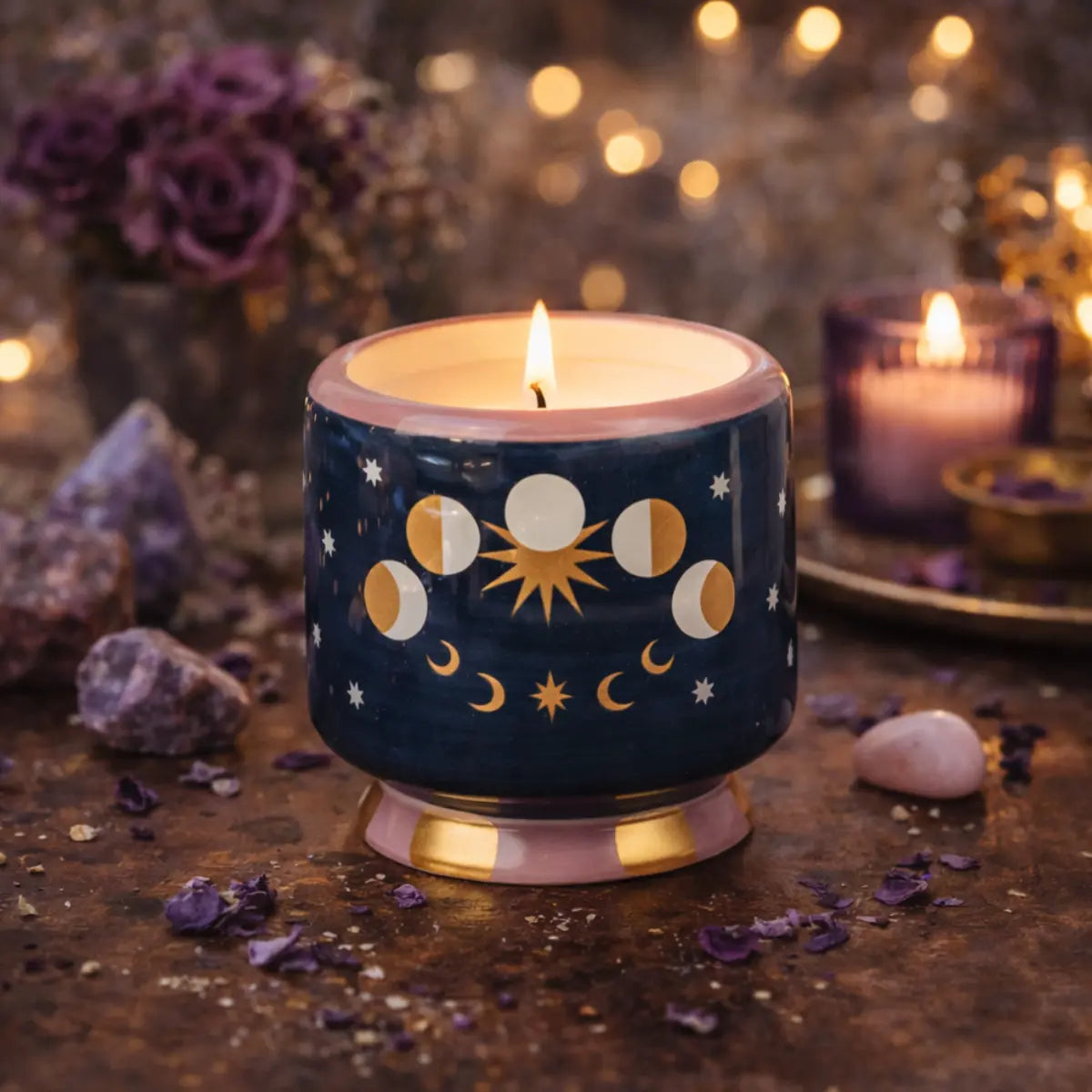 Candela accesa, oltre che rilasciare un ottimo profumo nell'ambiente, diventa anche un accessorio d'arredo.