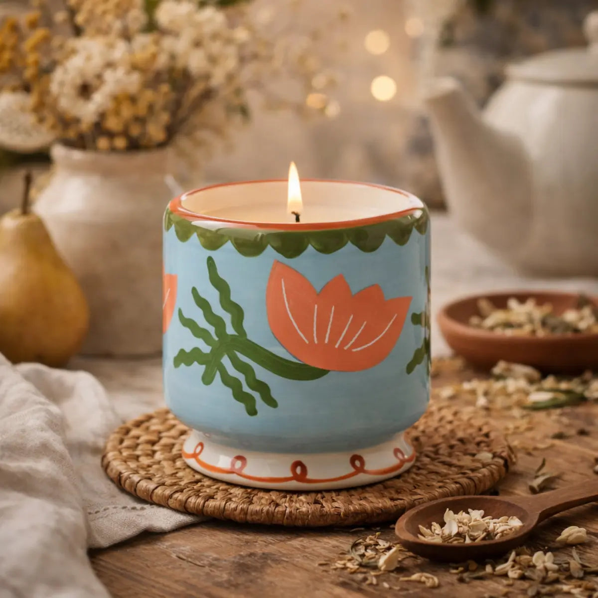 Candela accesa, oltre che rilasciare un ottimo profumo nell'ambiente, diventa anche un accessorio d'arredo.