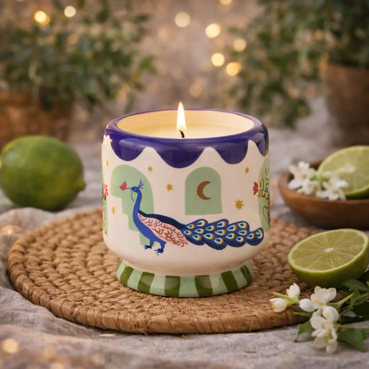 Candela accesa, oltre che rilasciare un ottimo profumo nell'ambiente, diventa anche un accessorio d'arredo.