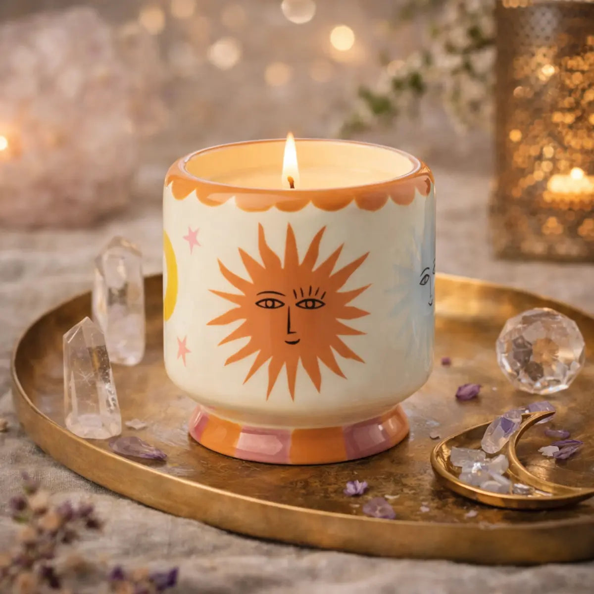 Candela accesa, oltre che rilasciare un ottimo profumo nell'ambiente, diventa anche un accessorio d'arredo.