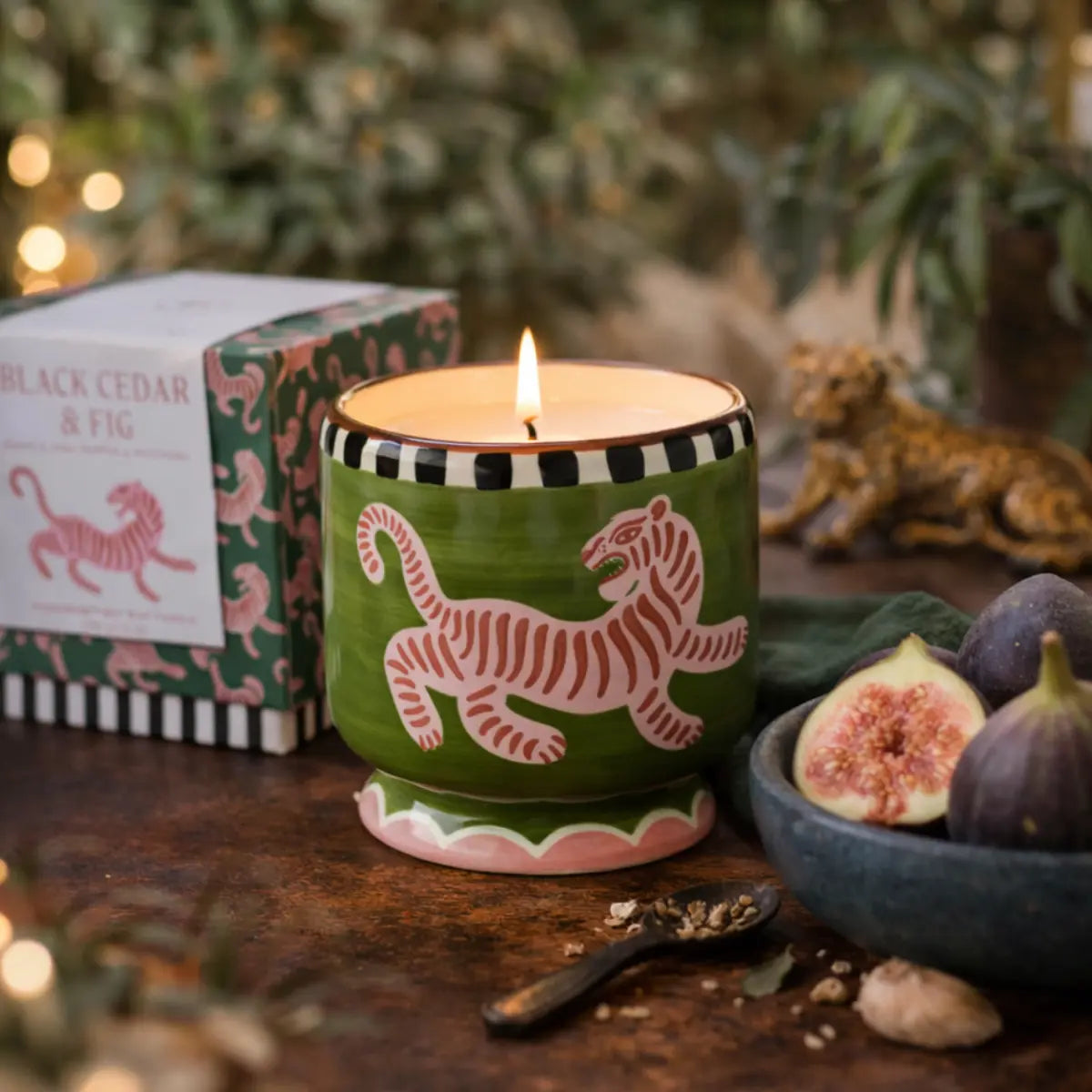 Candela accesa, oltre che rilasciare un ottimo profumo nell'ambiente, diventa anche un accessorio d'arredo.