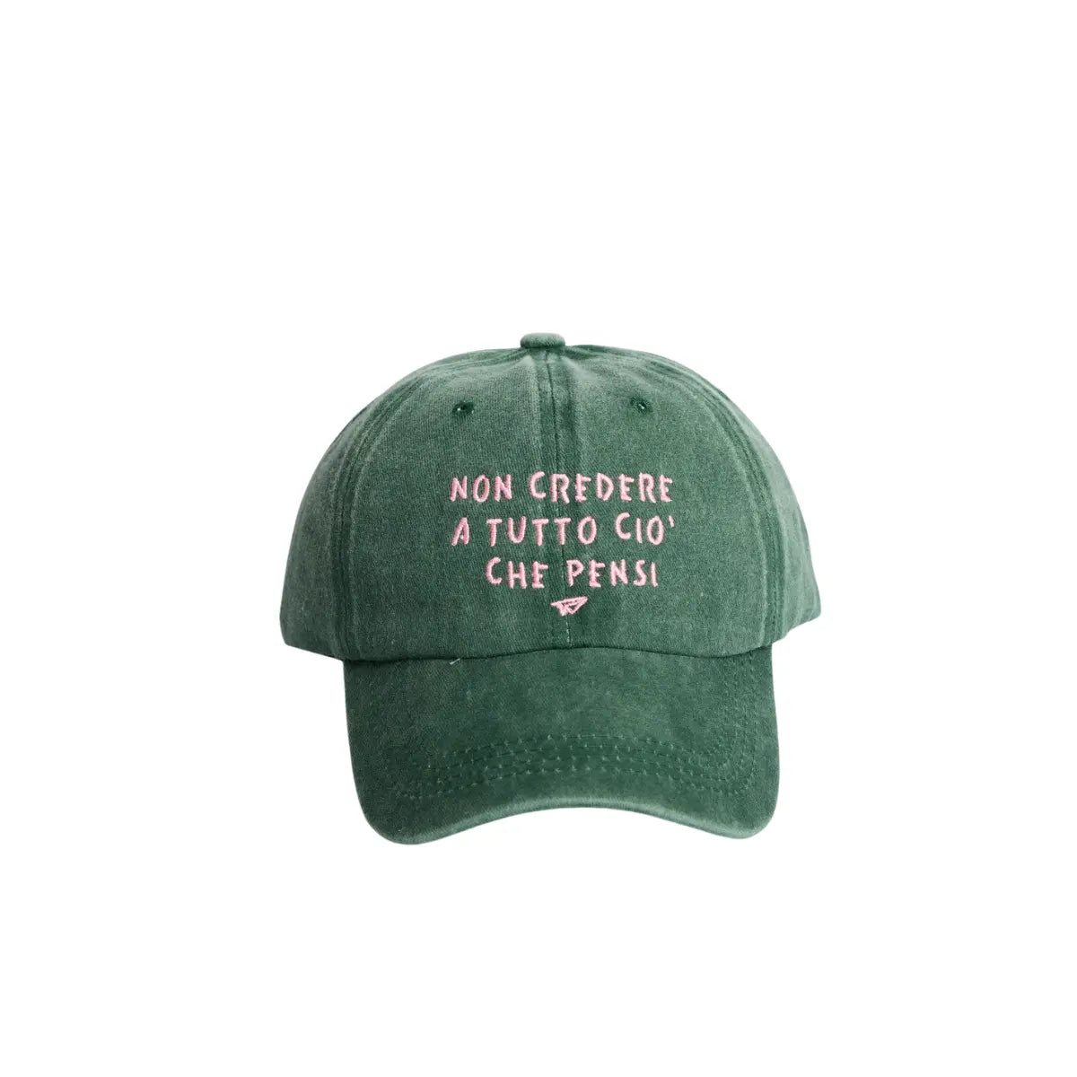 Cappellino verde con scritta ricamata rosa "Non credere a tutto ciò che pensi"