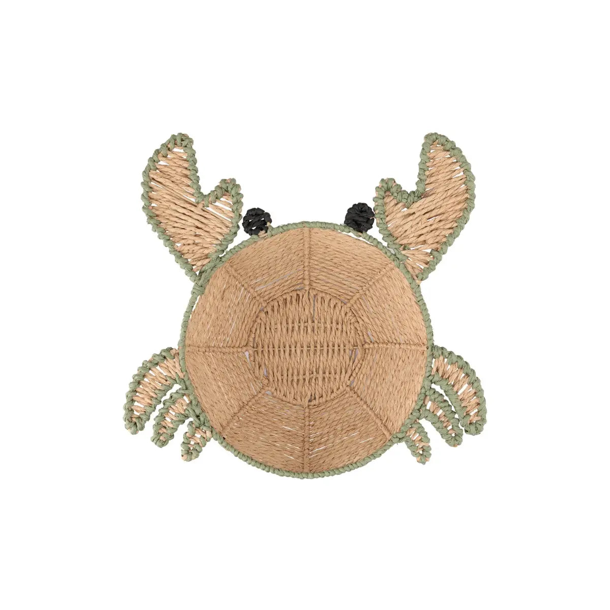 Cesto decorativo a forma di granchio realizzato in carta intrecciata. Dettagli verde salvia. Sfondo bianco 