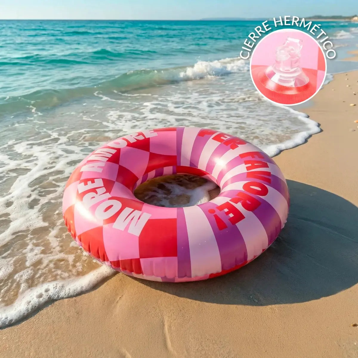 ciambella sulla spiaggia con scritta "more amore per favore" 