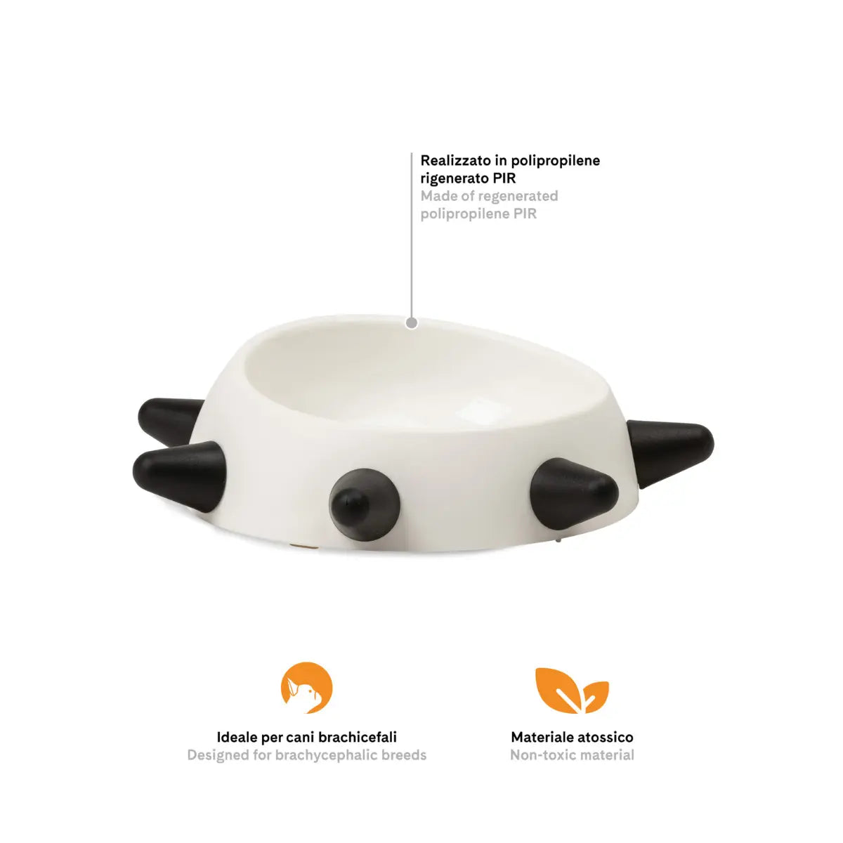 Ciotola bianca con borchie nere in polipropilene rigenerato, ideale per cani brachicefali, materiale atossico 