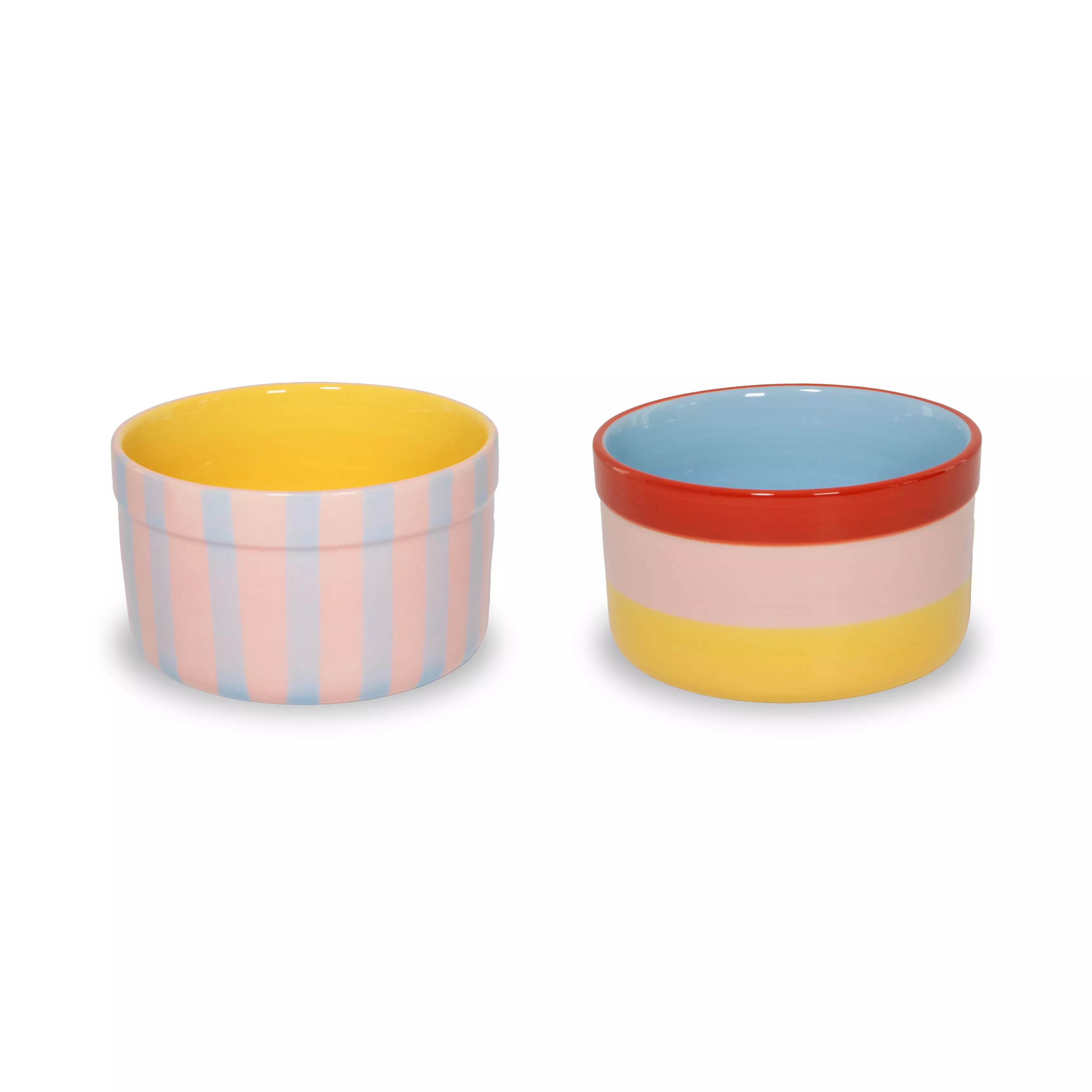 Set di due coppette in ceramica con fantasia geometrica e con colori tenui. Sfondo bianco 