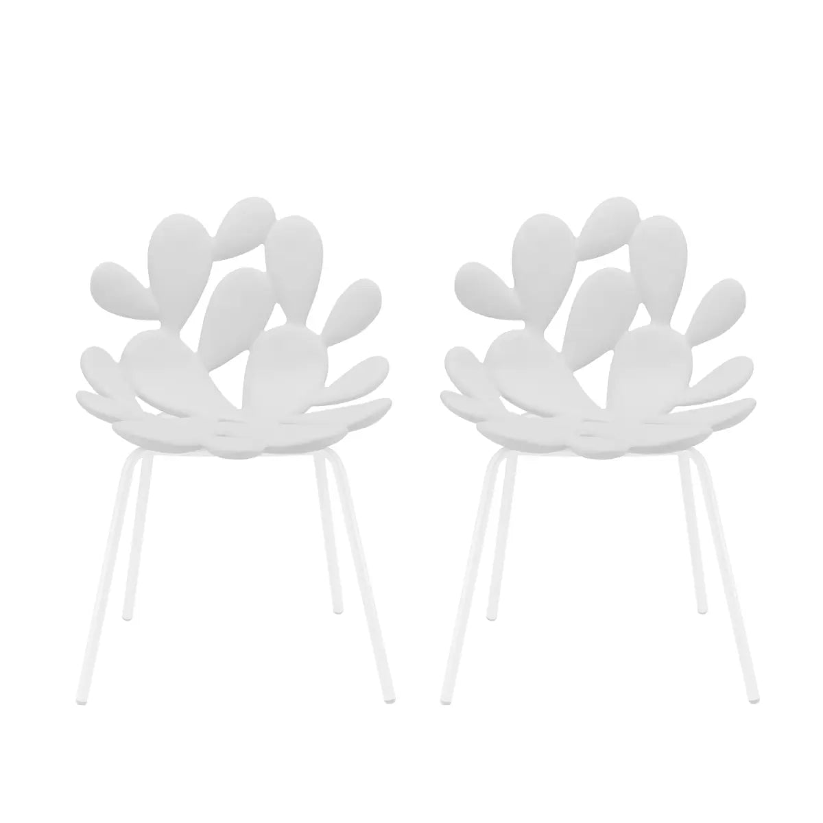 Due sedie bianche con una seduta particolare che ricorda il fico d'india