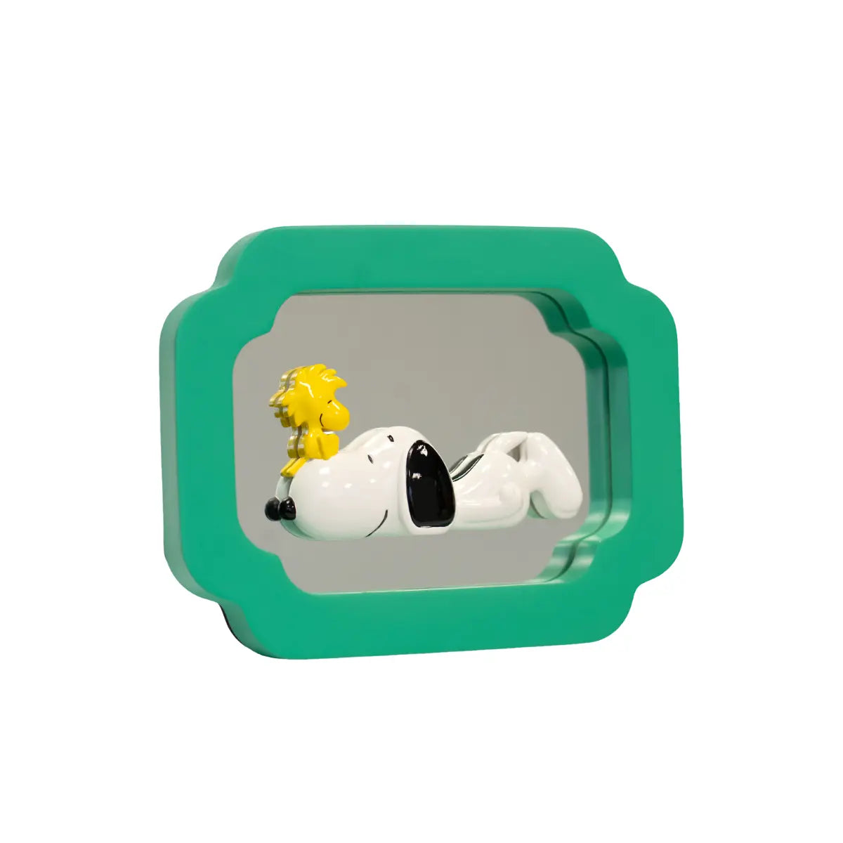 Cornice verde e specchio con Snoopy disteso e Woodstock sul suo naso 
