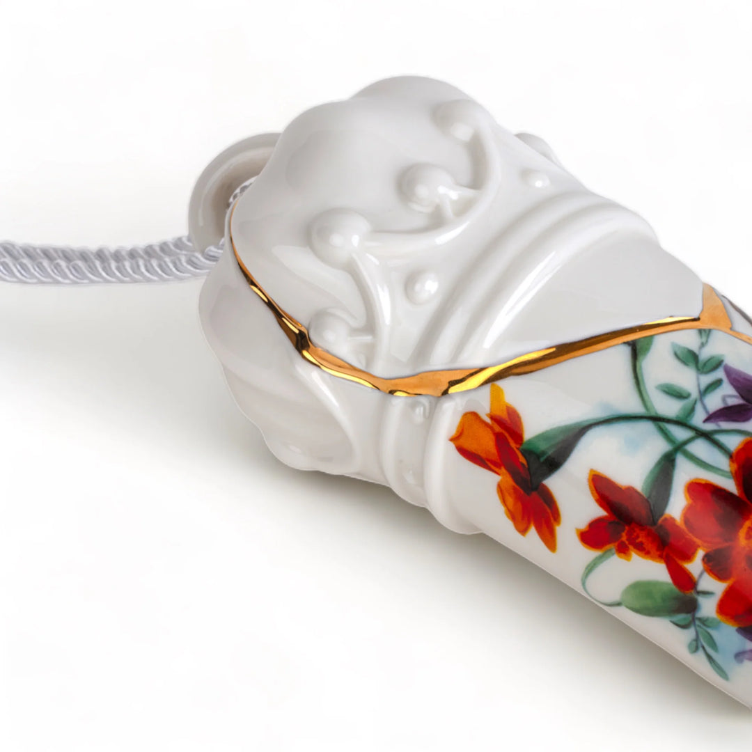 Dettaglio del Corno Portafortuna Kintsugi di Seletti