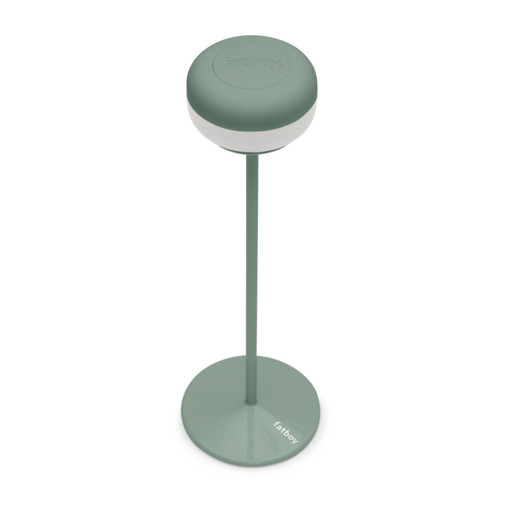 Lampada da tavolo, beige. Parte alta lampadina dimerabile e staccabile per ricarica. Sfondo bianco