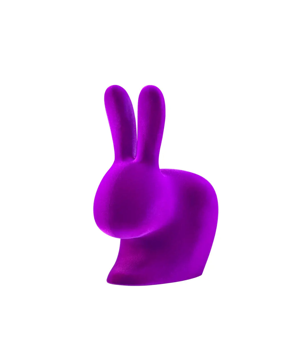Profilo sedia a forma di coniglio in velluto viola. Immagine su sfondo bianco