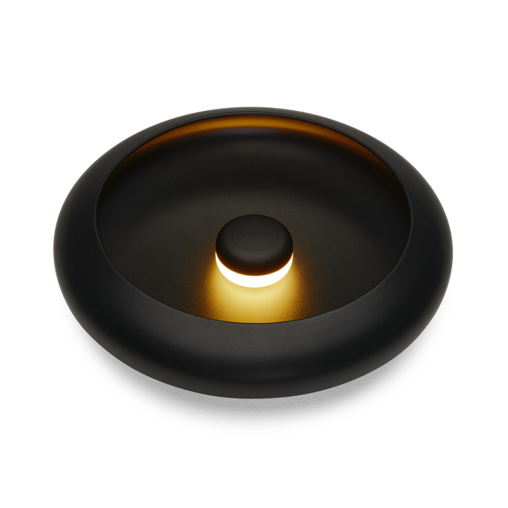 Lampada da tavolo/ svuotatsche rotonda nero con luce accesa al centro. Sfondo bianco
