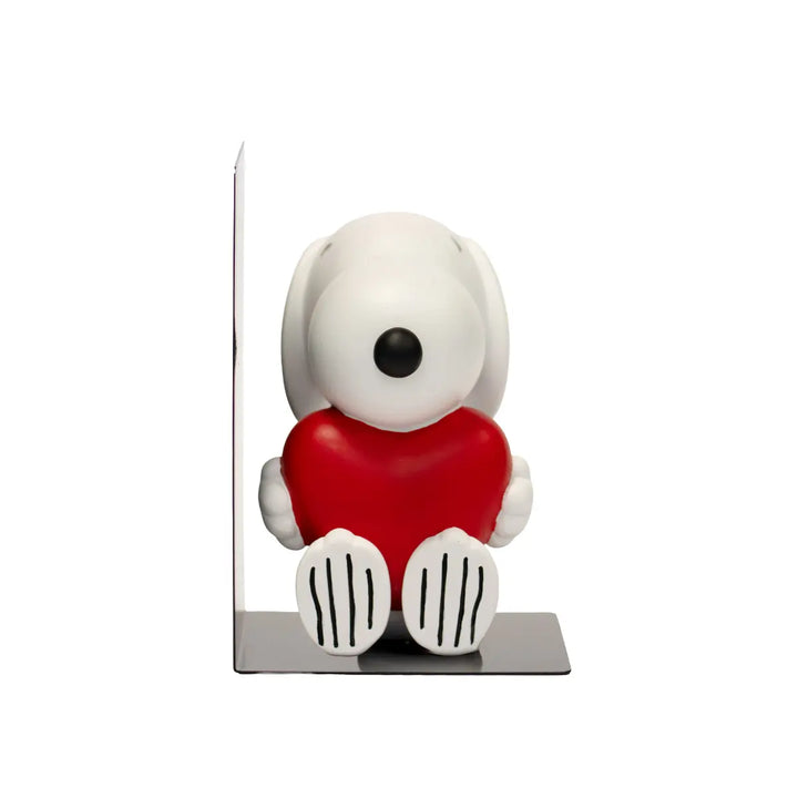 Fermalibri in metallo con Snoopy seduto che abbraccia un cuore rosso 