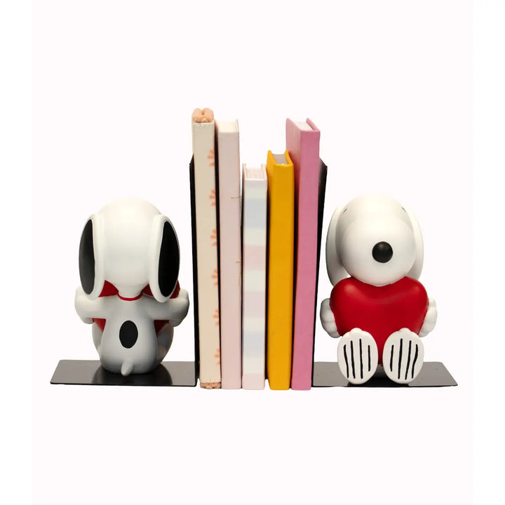 Coppia di fermalibri di Snoopy che abbraccia un cuore rosso vista frontale e da dietro 