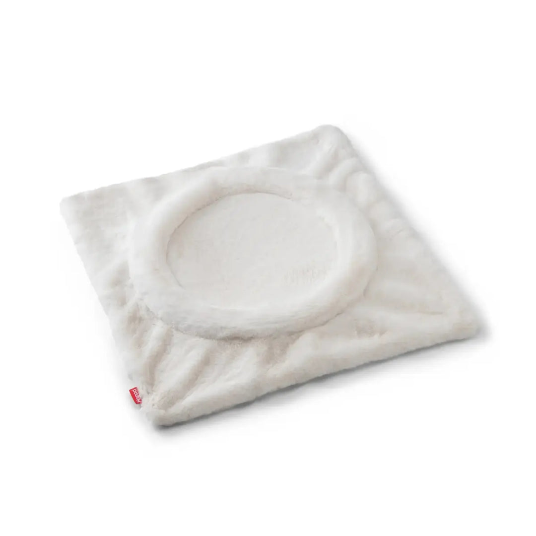 Cuccia bianca morbida per gatti quadrata