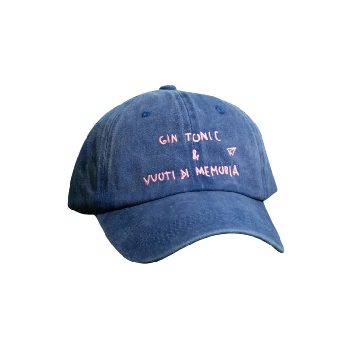 Cappellino Linea Daria jeans con la scritta gin tonic e vuoti di memoria 