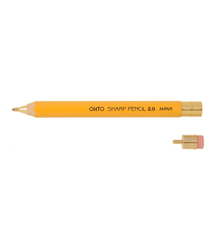 Gomma staccata dal matitone giallo. Scritta Scritta Ohto, Japan, 2.0, Sharp Pencil.  Sfondo bianco.