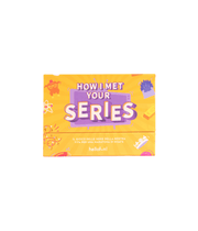 Gioco da tavolo sulle serie televisive su sfondo bianco. Carte da gioco