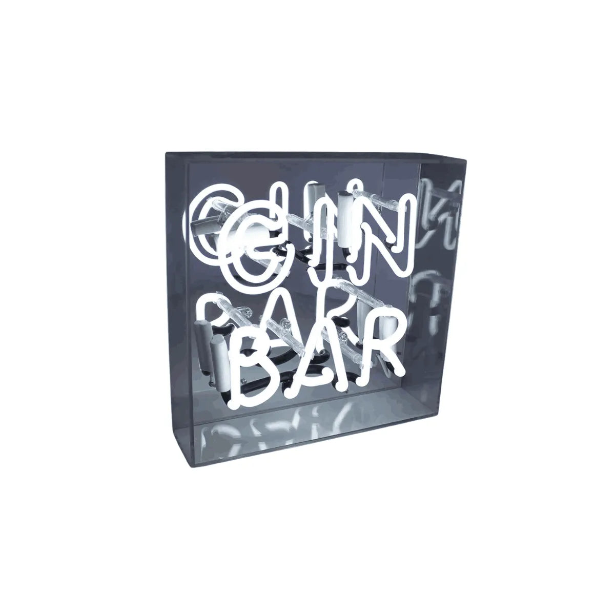 insegna neon illuminata con scritta gin bar su sfondo bianco.