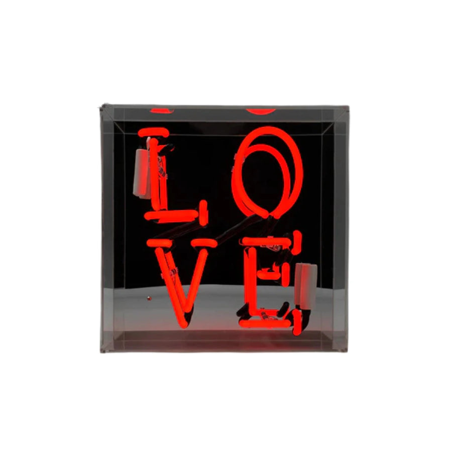 insegna neon love rossa, con specchio, su sfondo bianco