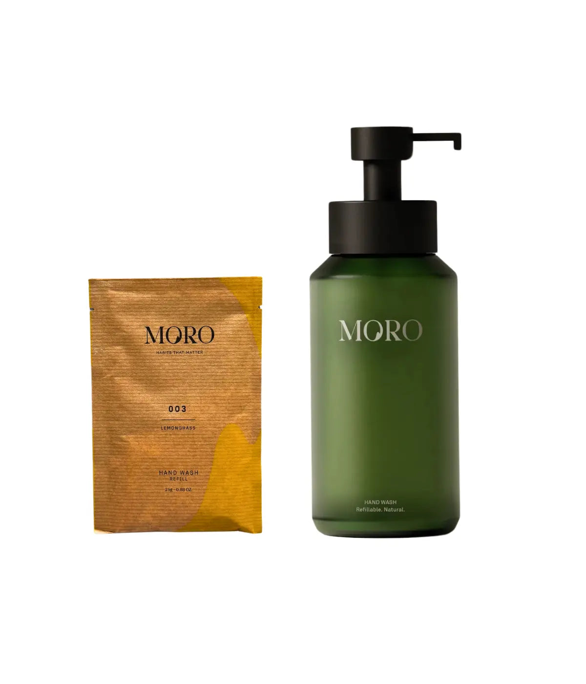 Un dispenser verde con beccuccio nero e scritta moro. Una bustina marrone e gialla. Sfondo bianco