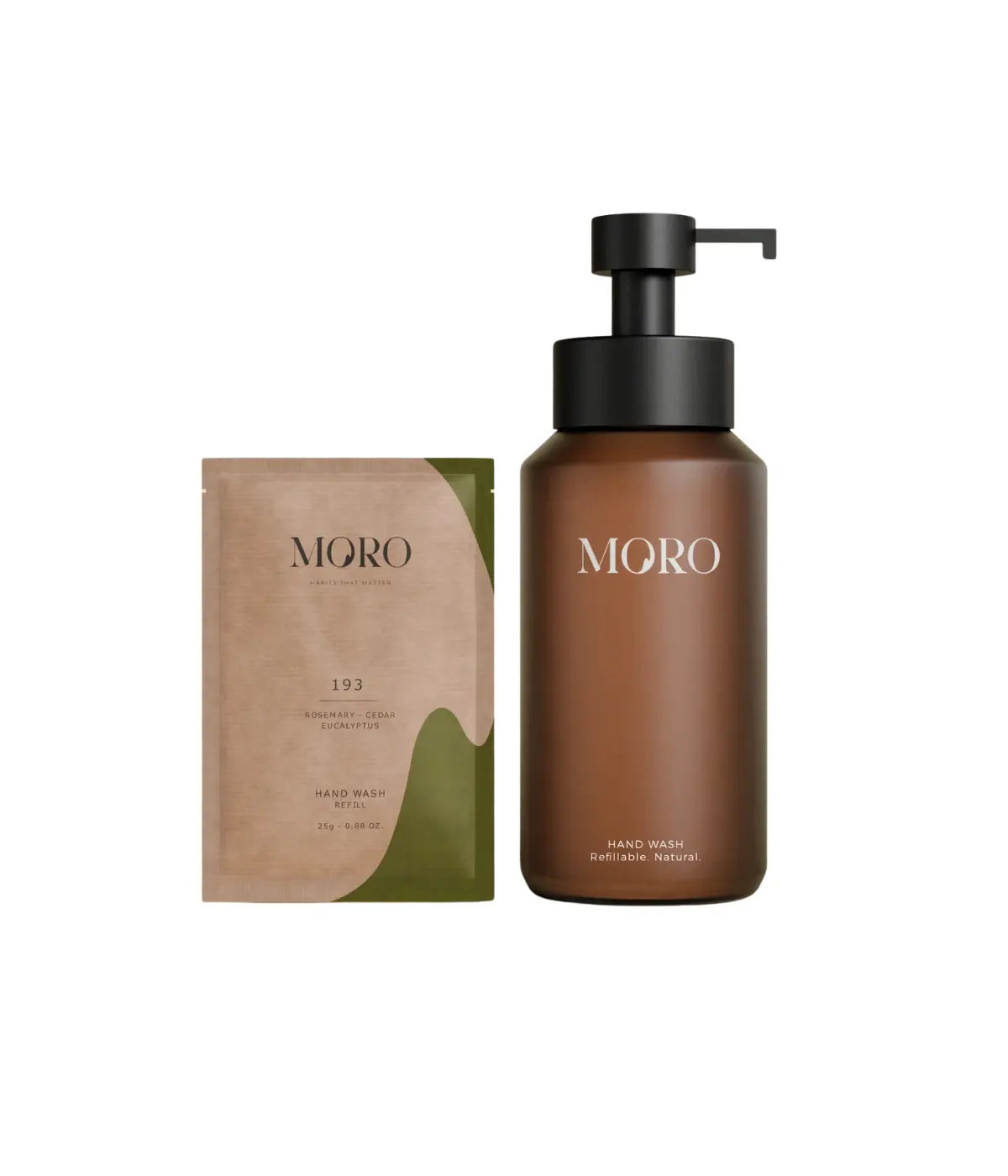 Un dispenser marrone con beccuccio nero e scritta moro. Una bustina marrone e verde. Sfondo bianco