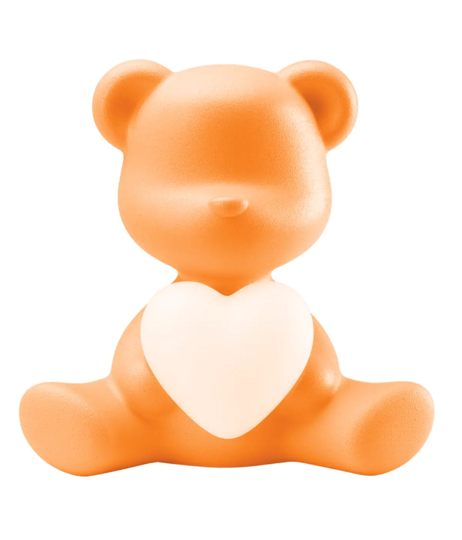 Lampada a forma di orsetto  arancione con cuore che s'illumina al centro di Qeeboo