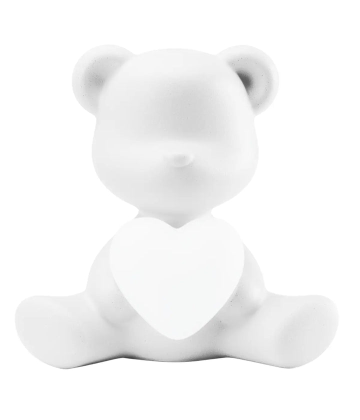 Lampada a forma di orsetto bianco con cuore che s'illumina al centro di Qeeboo