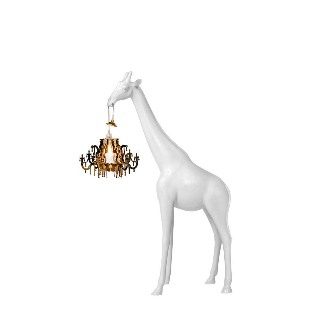 lampada giraffa bianca di profilo, su sfondo bianco 