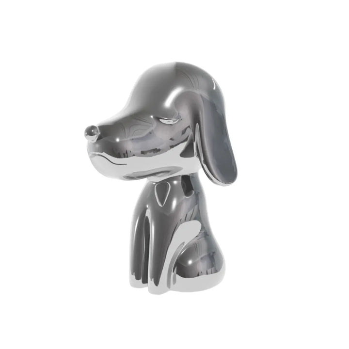 Lato Fronte statua argento a forma di cane, con occhi naso e bocca. Sfondo bianco