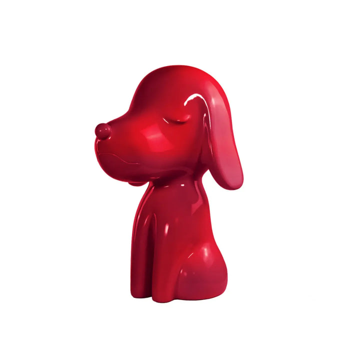 Lato Fronte statua fuxia a forma di cane, con occhi naso e bocca. Sfondo bianco
