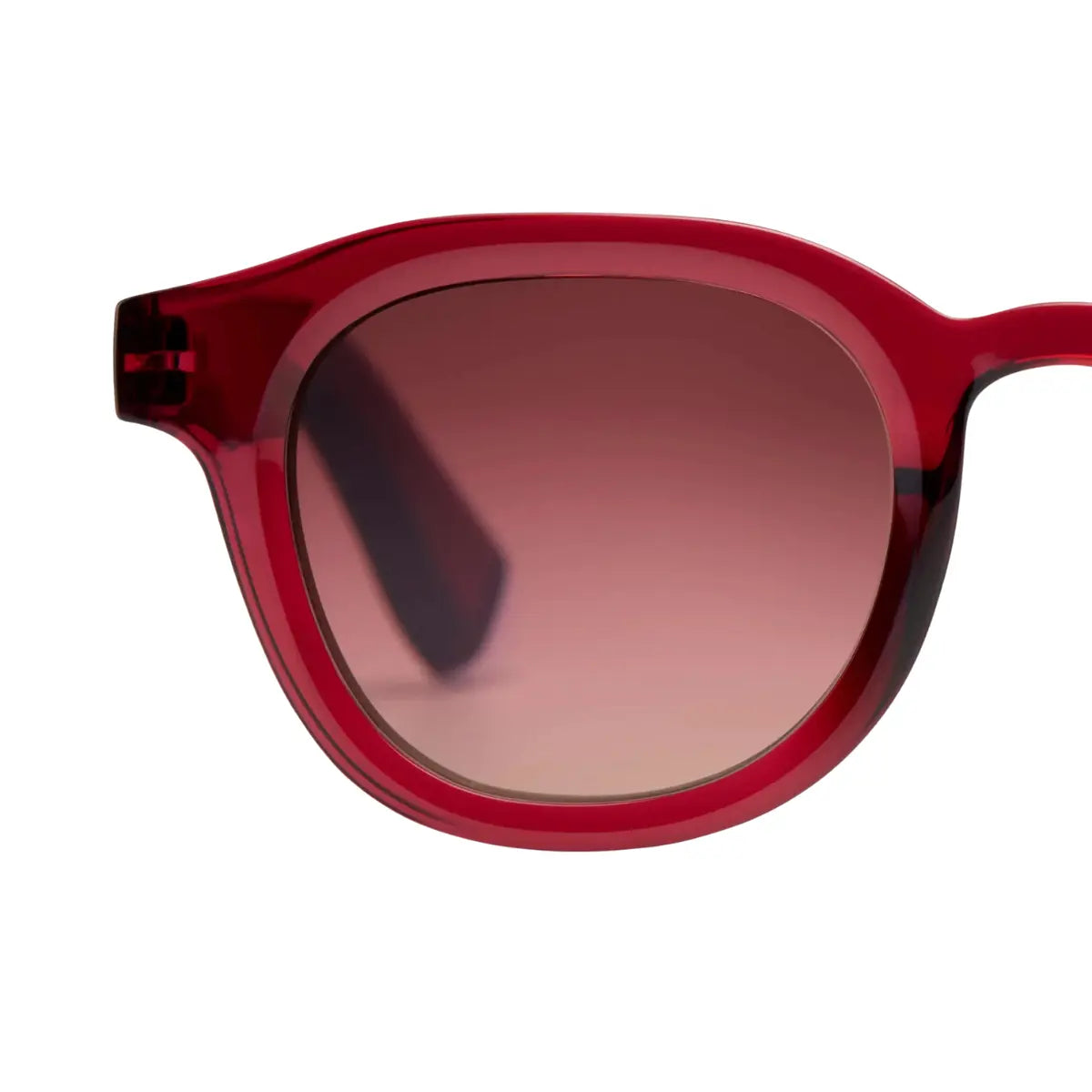 Dettaglio lente occhiale da sole montatura bordeaux lente rosa. Sfondo bianco