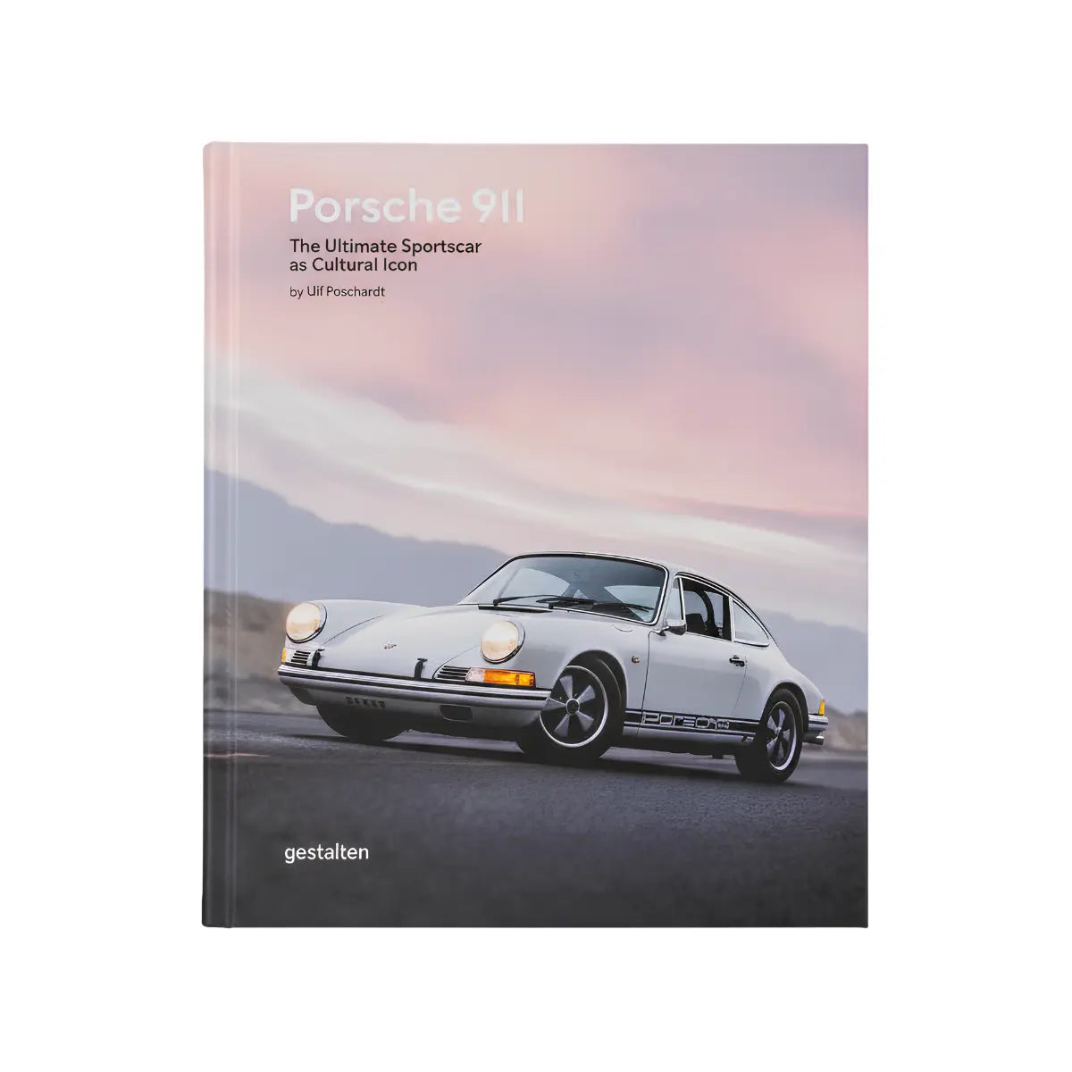 Copertina  del libro Porsche 911, the ultimate Sportscar as cultural icon. Copertina con immagine di una macchina al tramonto