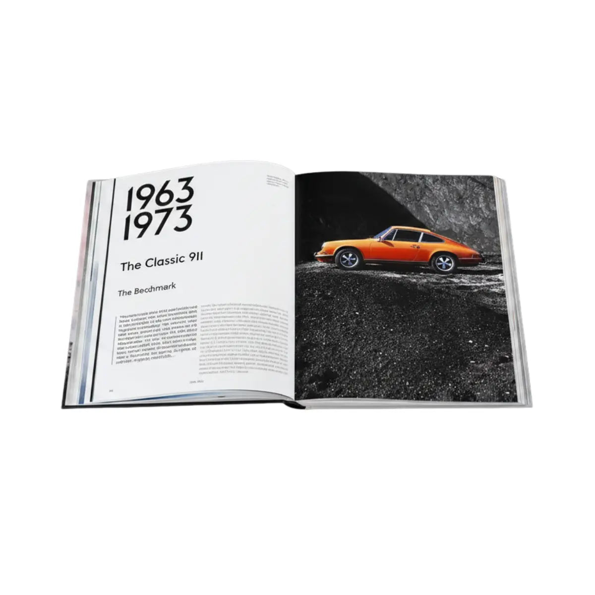 Due pagine del libro Porsche 911, the ultimate Sportscar as cultural icon